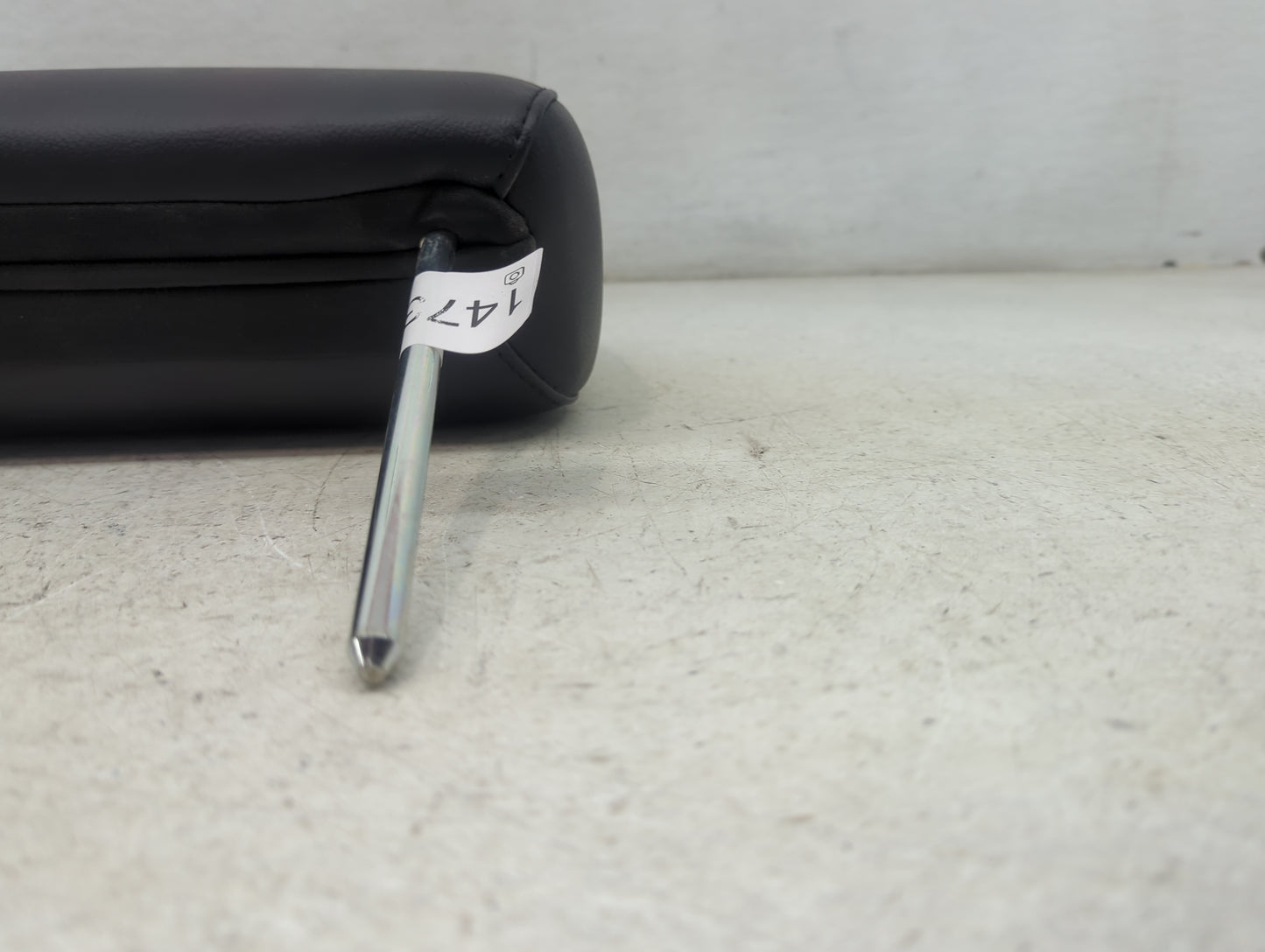 2008 Mercury Mountaineer Headrest Head Rest Front Driver Seat Black - Oemusedautoparts1.com