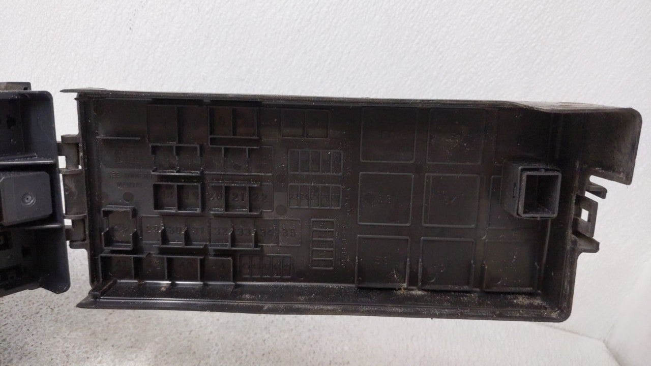 2008-2009 Mercury Sable Fusebox Fuse Box Panel Relay Module P/N:54-8799-30 8G1T-14A003-AC Fits Fits 2008 2009 OEM Used Auto 