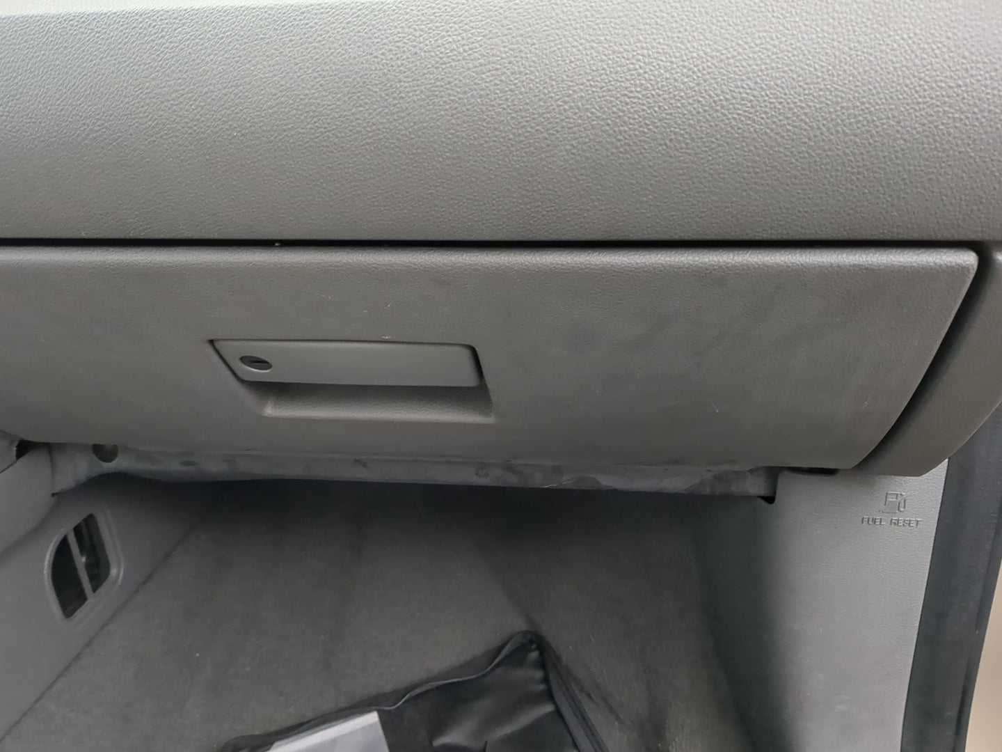 2008 Mercury Sable Passenger Glove Box Door Storage Compartment - Oemusedautoparts1.com