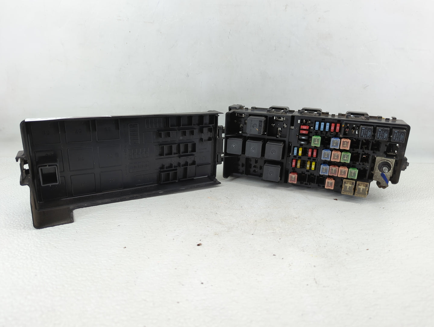 2008-2009 Mercury Sable Fusebox Fuse Box Panel Relay Module P/N:54-8799-30 Fits Fits 2008 2009 OEM Used Auto Parts - Oemused