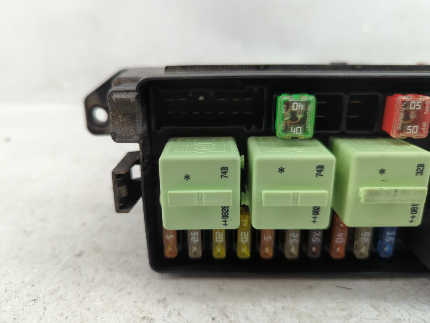 2008-2009 Mini Cooper Fusebox Fuse Box Panel Relay Module Fits Fits 2008 2009 OEM Used Auto Parts - Oemusedautoparts1.com
