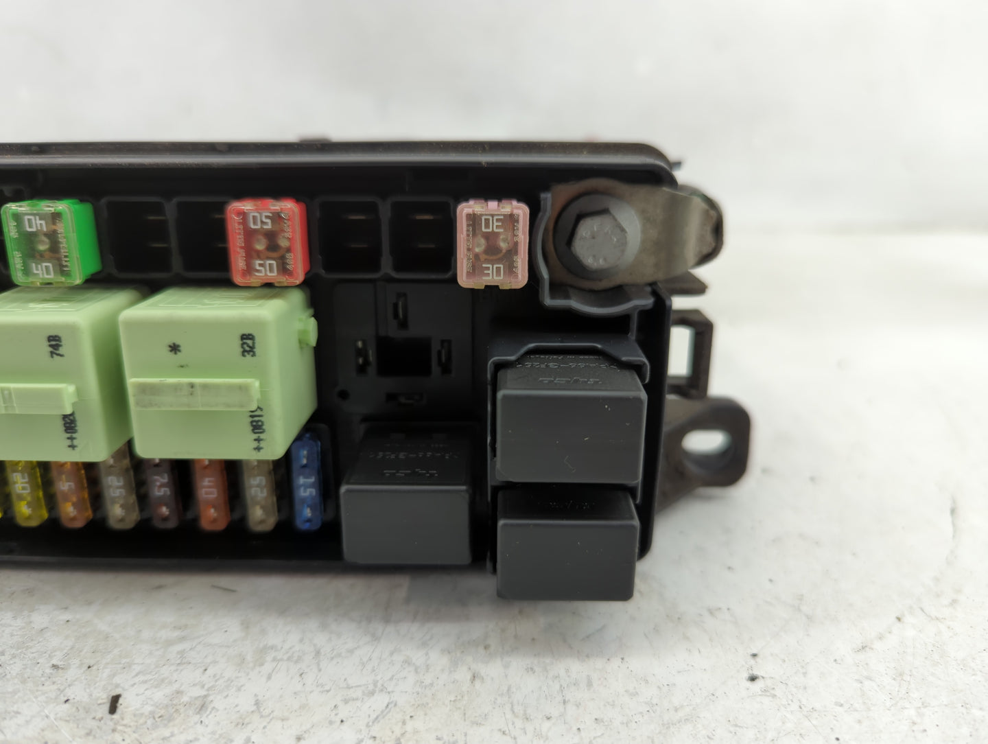 2008-2009 Mini Cooper Fusebox Fuse Box Panel Relay Module Fits Fits 2008 2009 OEM Used Auto Parts - Oemusedautoparts1.com