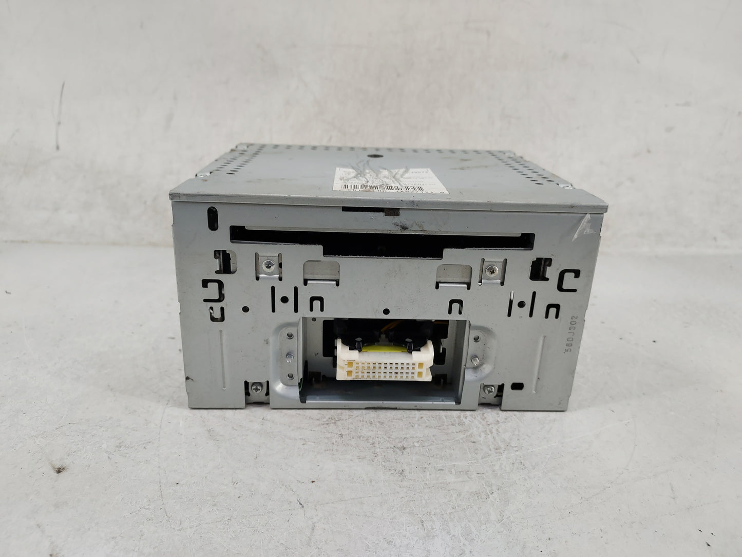 2007-2008 Mitsubishi Endeavor Radio AM FM Cd Player Receiver Replacement P/N:8701A036 Fits Fits 2007 2008 OEM Used Auto Part