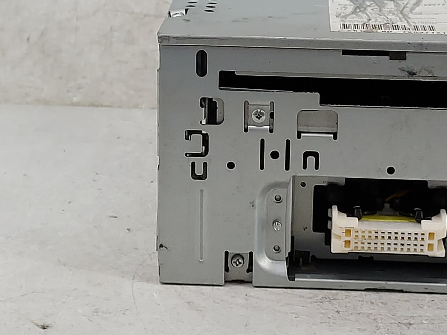 2007-2008 Mitsubishi Endeavor Radio AM FM Cd Player Receiver Replacement P/N:8701A036 Fits Fits 2007 2008 OEM Used Auto Part