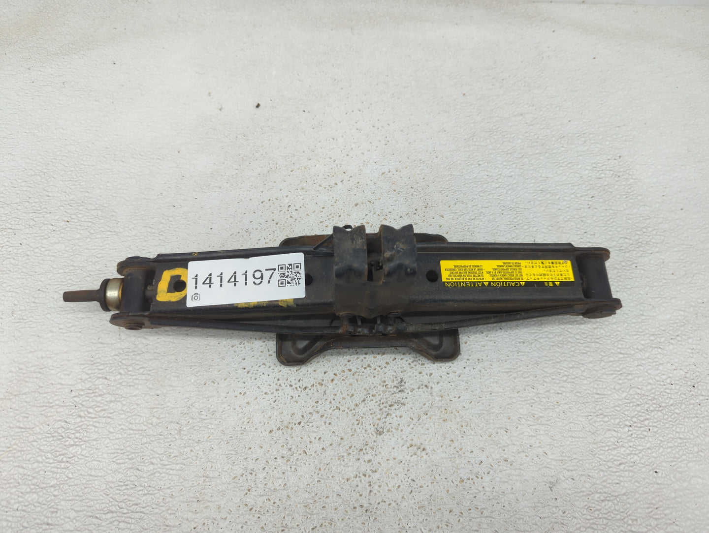 2008 Nissan 350z Spare Scissor Car Jack 1414197 - Oemusedautoparts1.com