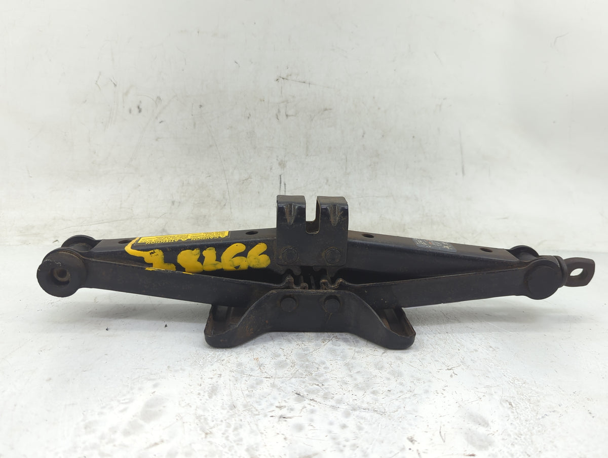 2008 Nissan 350z Spare Scissor Car Jack 1415274 - Oemusedautoparts1.com