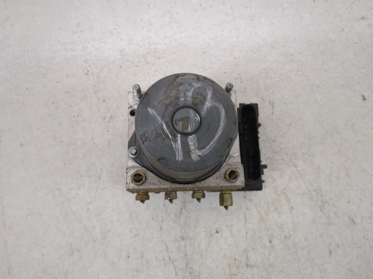 2008-2009 Nissan Altima ABS Pump Control Module Replacement Fits Fits 2008 2009 OEM Used Auto Parts - Oemusedautoparts1.com