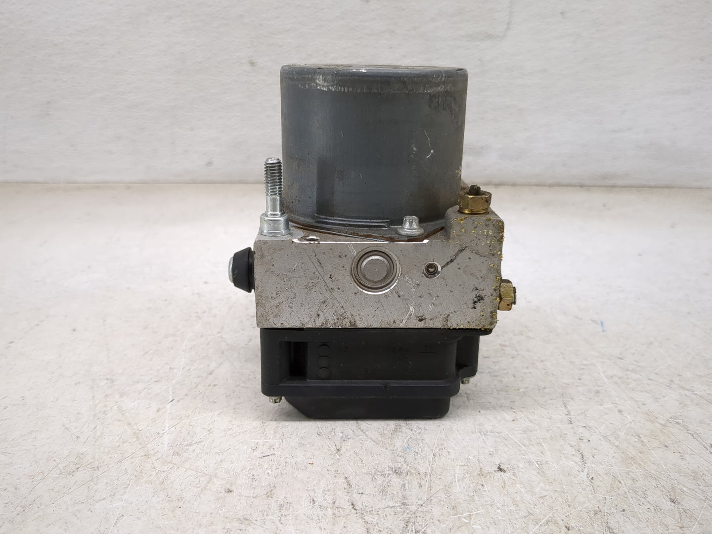 2008-2009 Nissan Altima ABS Pump Control Module Replacement Fits Fits 2008 2009 OEM Used Auto Parts - Oemusedautoparts1.com