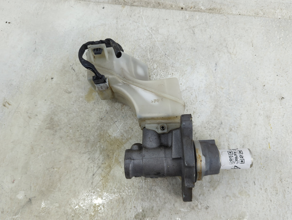 2007-2013 Nissan Altima Brake Master Cylinder 1496680 - Oemusedautoparts1.com