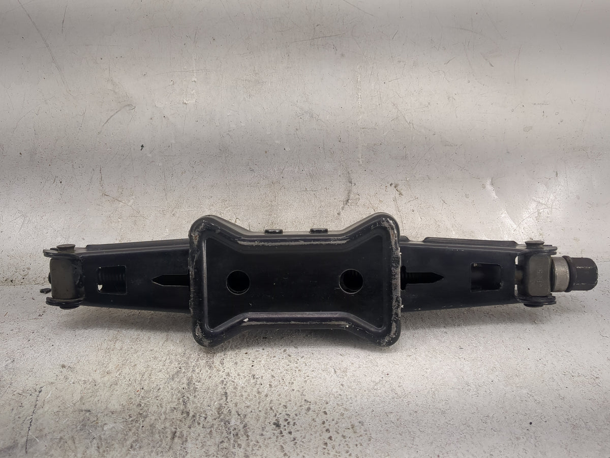 2008 Nissan Altima Spare Scissor Car Jack 1500109 - Oemusedautoparts1.com