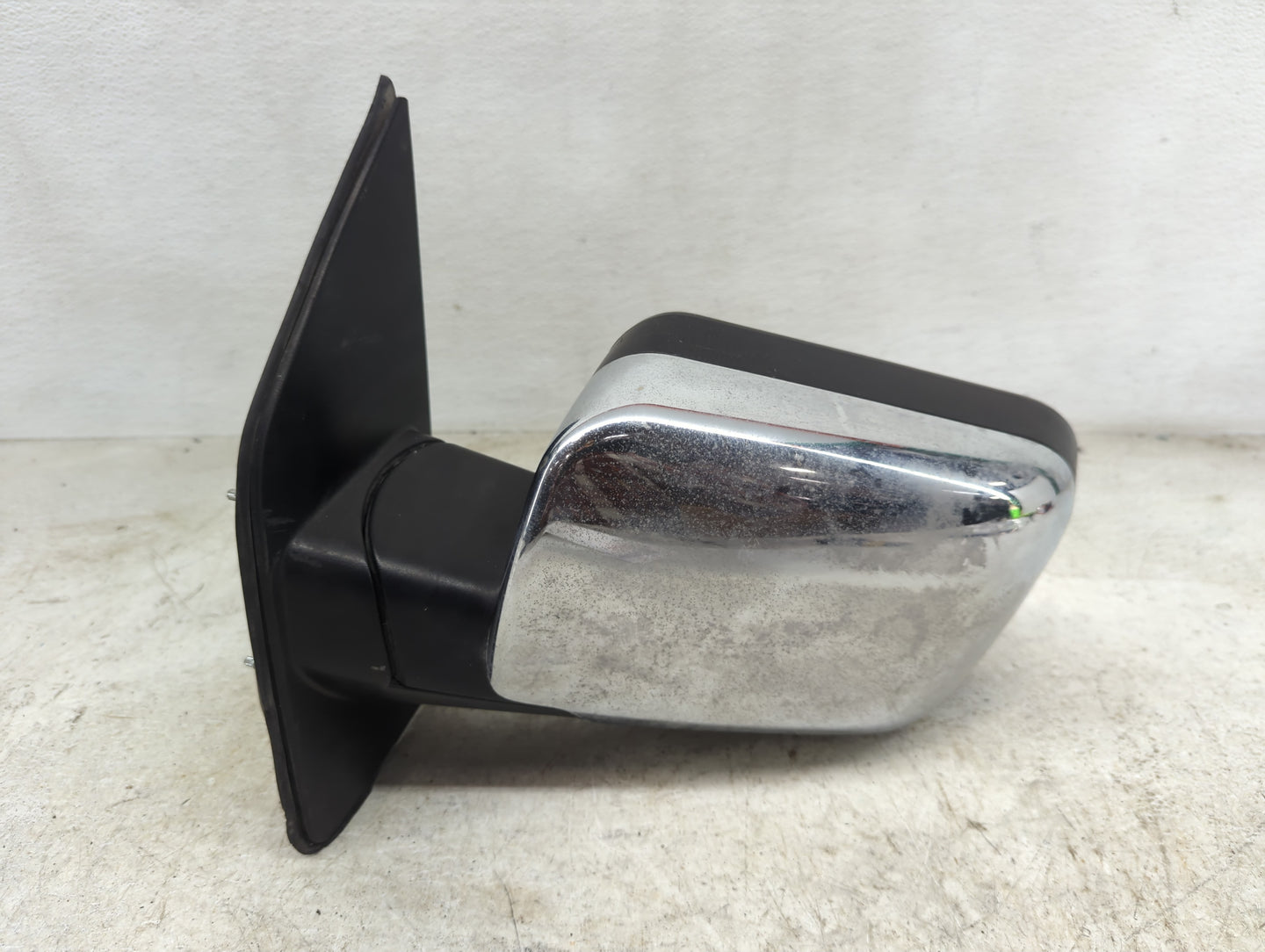 2005-2015 Nissan Armada Driver Side View Mirror - Left Door Mirror OEM Used - Oemusedautoparts1.com
