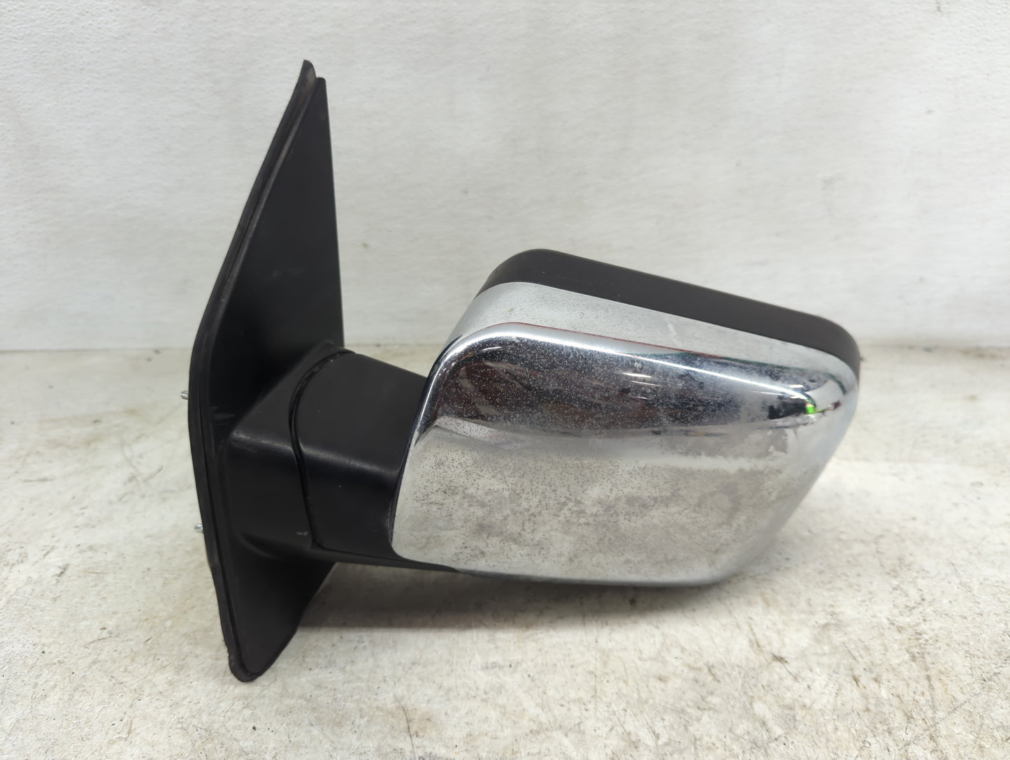 2005-2015 Nissan Armada Driver Side View Mirror - Left Door Mirror OEM Used - Oemusedautoparts1.com