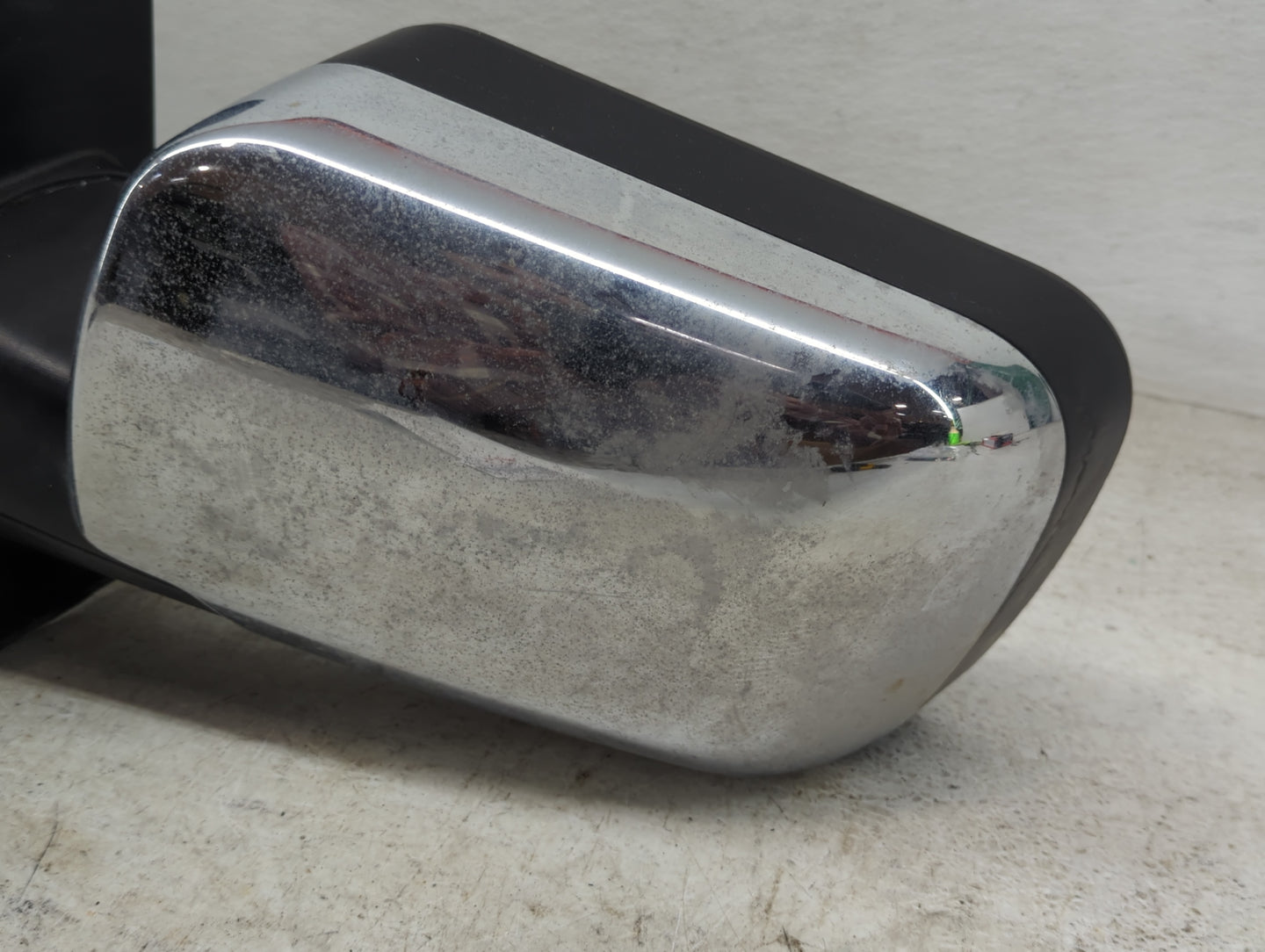 2005-2015 Nissan Armada Driver Side View Mirror - Left Door Mirror OEM Used - Oemusedautoparts1.com