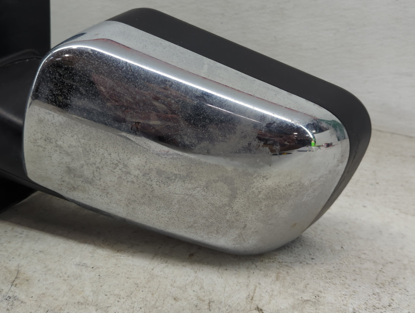 2005-2015 Nissan Armada Driver Side View Mirror - Left Door Mirror OEM Used - Oemusedautoparts1.com