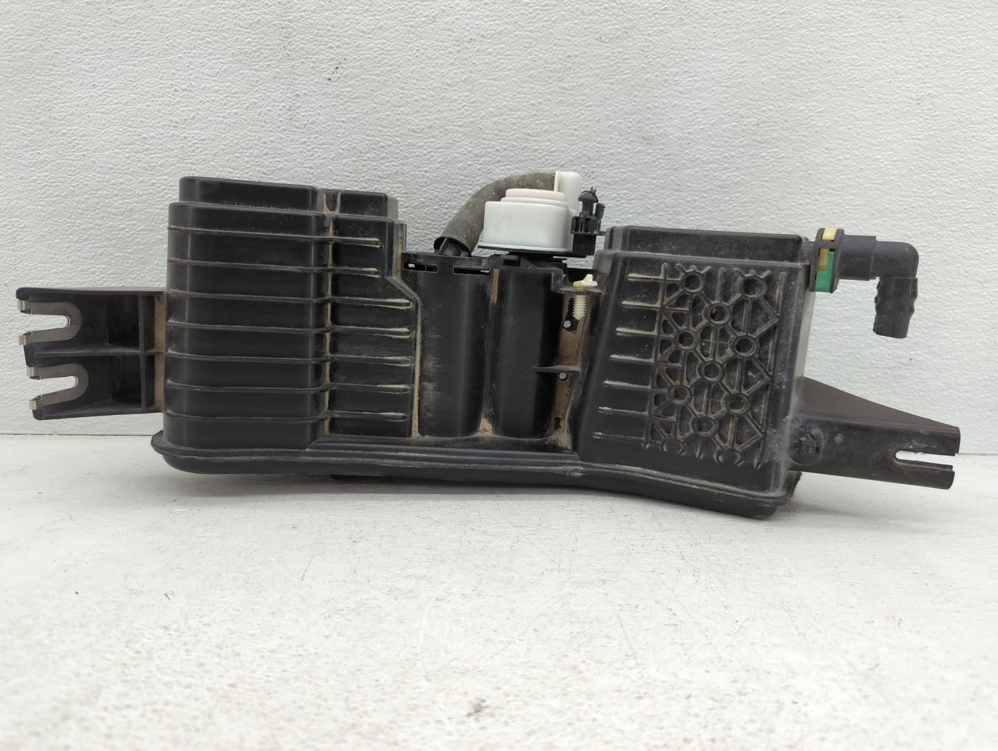 2008 Nissan Frontier Fuel Vapor Charcoal Canister 1082200 - Oemusedautoparts1.com