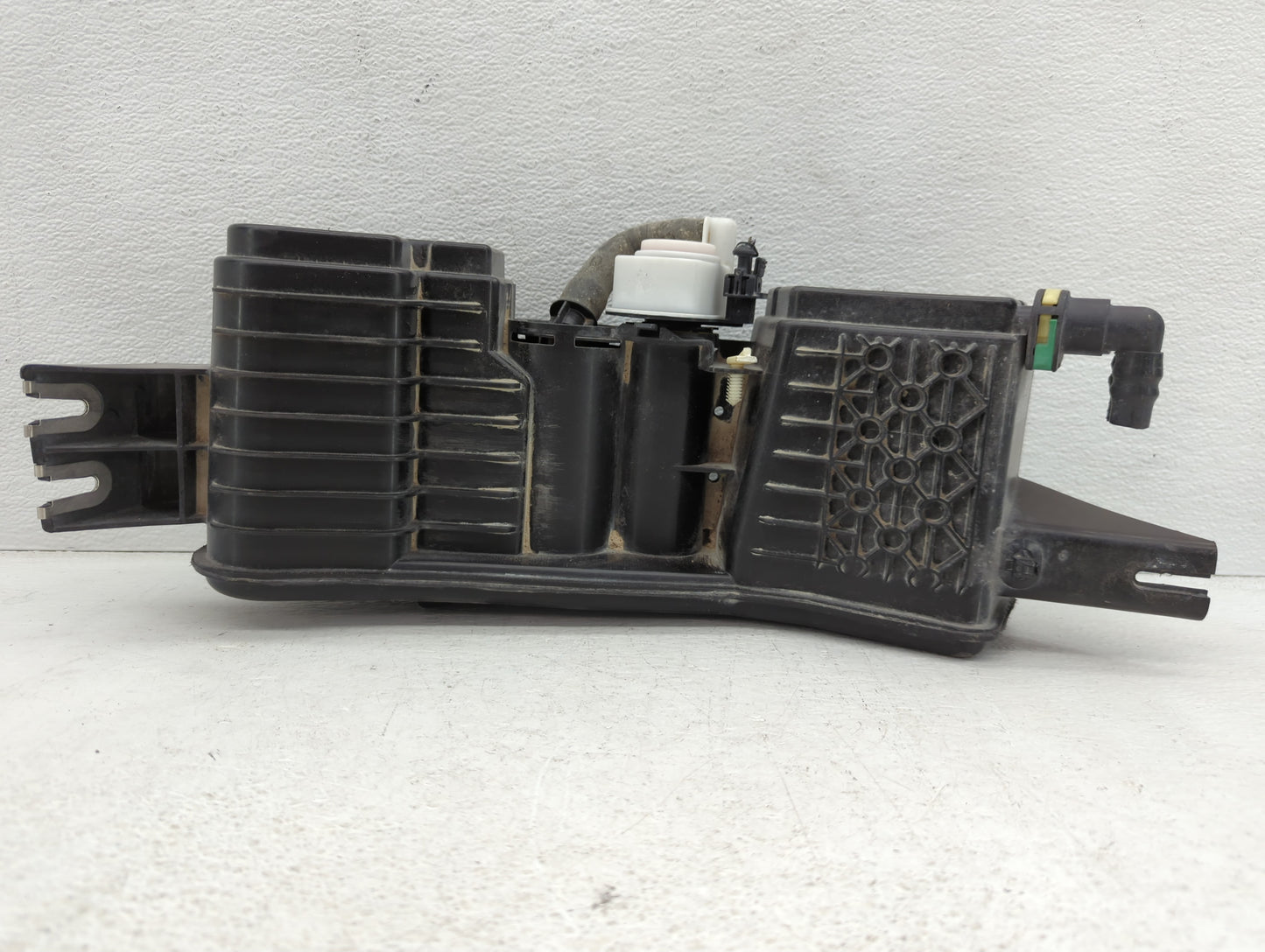 2008 Nissan Frontier Fuel Vapor Charcoal Canister 1082200 - Oemusedautoparts1.com