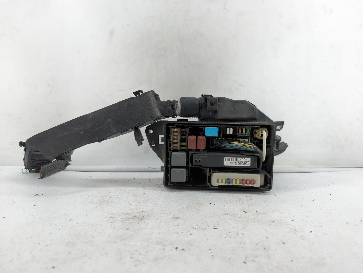 2007-2008 Nissan Frontier Fusebox Fuse Box Panel Relay Module P/N:82641-30340 ZP00B, 284B6ZE00C Fits Fits 2007 2008 OEM Used