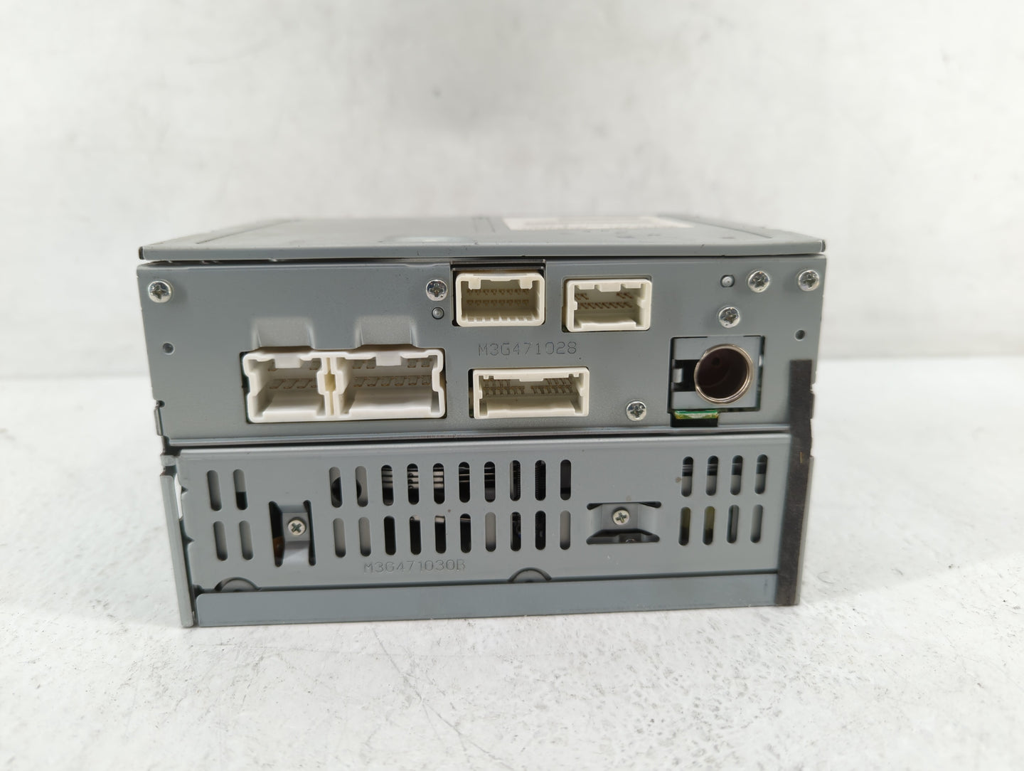2007-2008 Nissan Maxima Radio AM FM Cd Player Receiver Replacement P/N:28185 ZK32A Fits Fits 2007 2008 OEM Used Auto Parts -