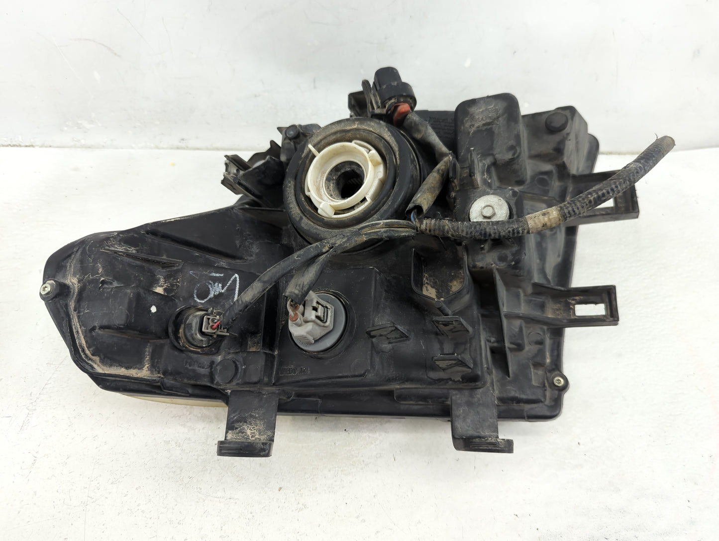 2008 Nissan Pathfinder Passenger Right Oem Head Light Headlight Lamp - Oemusedautoparts1.com
