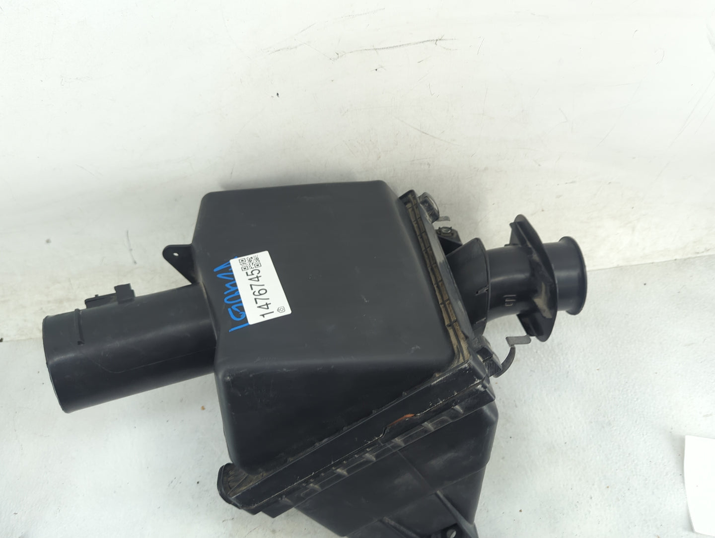 2005-2011 Nissan Pathfinder Air Cleaner Intake-duct Hose Tube - Oemusedautoparts1.com