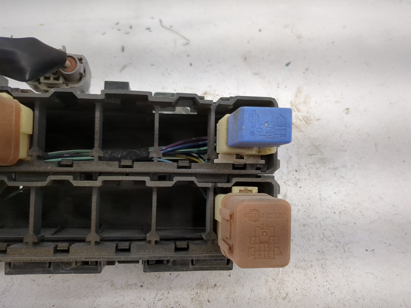 2008 Nissan Pathfinder Fusebox Fuse Box Panel Relay Module P/N:24382 Fits OEM Used Auto Parts - Oemusedautoparts1.com
