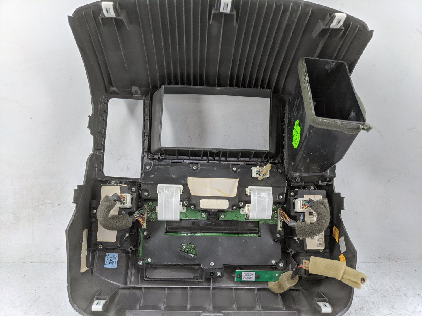 2008 Nissan Pathfinder Radio AM FM Cd Player Receiver Replacement P/N:25915ZQ01B 25915ZQ01B, 25915ZQ00A, 070829691242 Fits O