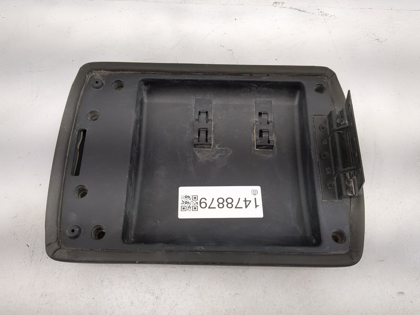 2008 Nissan Pathfinder Center Console Armrest Cover Lid P/N:070912 Fits OEM Used Auto Parts - Oemusedautoparts1.com