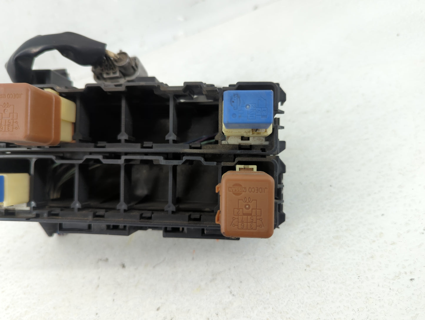 2008 Nissan Pathfinder Fusebox Fuse Box Panel Relay Module P/N:ZP00B 24382 Fits OEM Used Auto Parts - Oemusedautoparts1.com