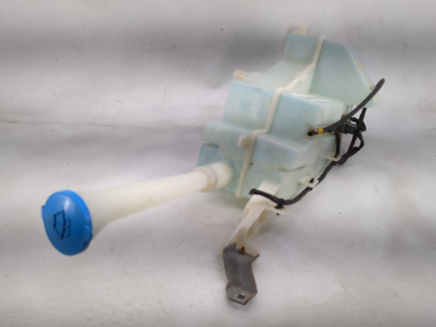 2004-2009 Nissan Quest Windshield Washer Fluid Reservoir Bottle - Oemusedautoparts1.com