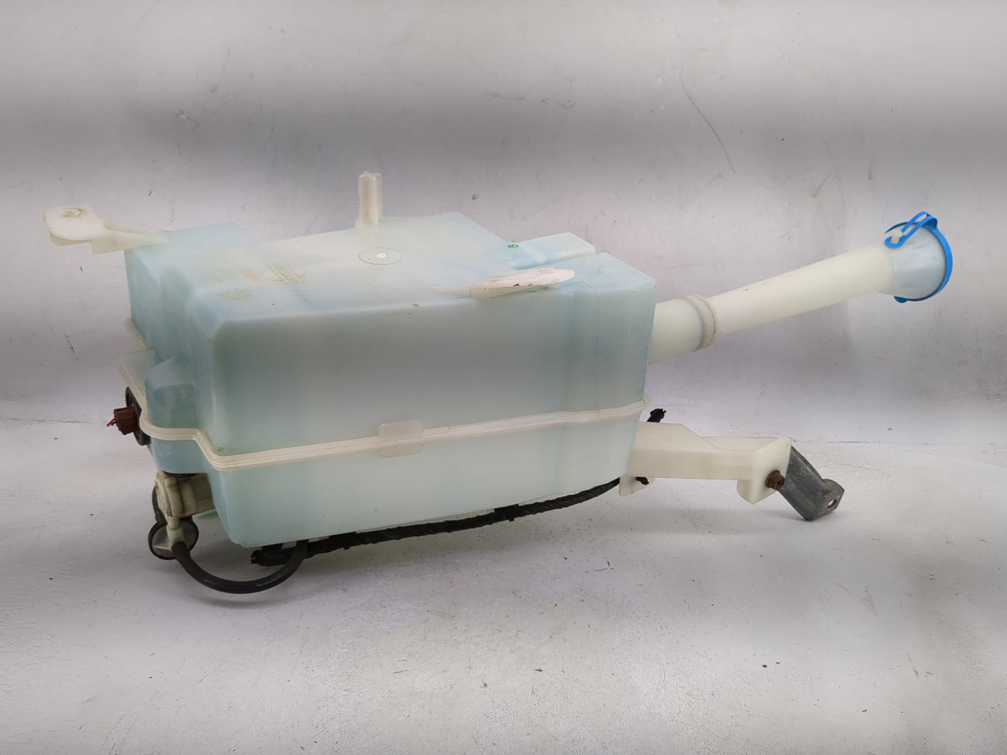2004-2009 Nissan Quest Windshield Washer Fluid Reservoir Bottle - Oemusedautoparts1.com