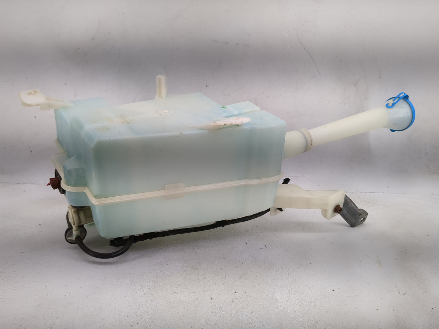 2004-2009 Nissan Quest Windshield Washer Fluid Reservoir Bottle - Oemusedautoparts1.com
