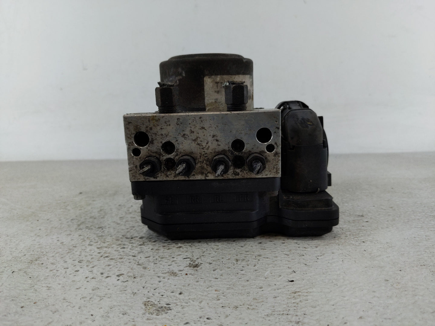 2008-2009 Nissan Rogue ABS Pump Control Module Replacement Fits Fits 2008 2009 OEM Used Auto Parts - Oemusedautoparts1.com