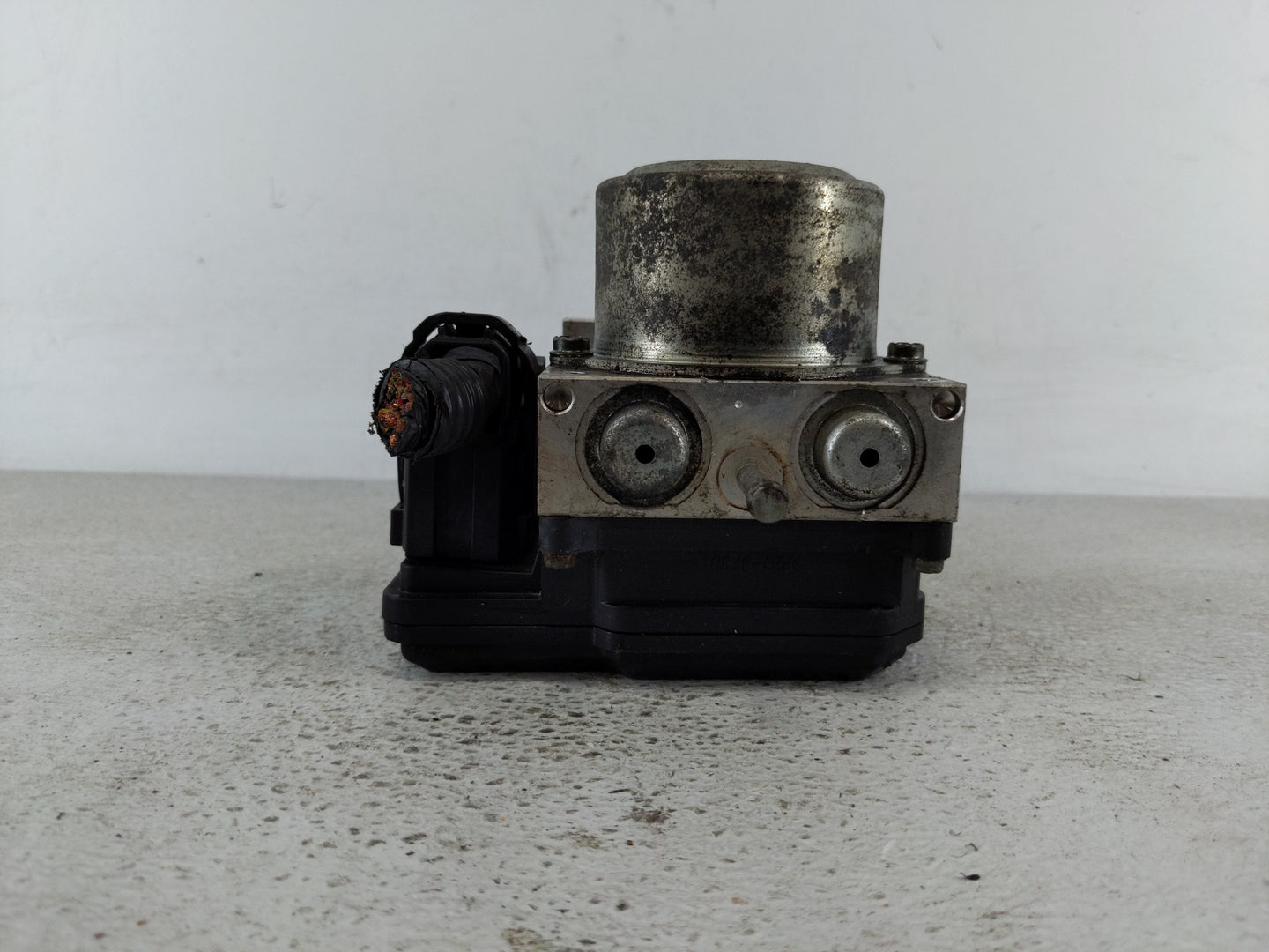 2008-2009 Nissan Rogue ABS Pump Control Module Replacement Fits Fits 2008 2009 OEM Used Auto Parts - Oemusedautoparts1.com