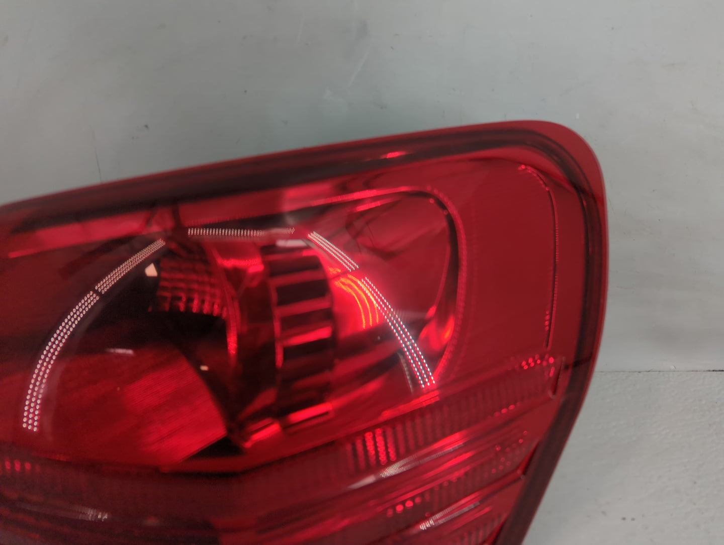 2008-2015 Nissan Rogue Tail Light Assembly Passenger Right OEM Fits Fits 2008 2009 2010 2011 2012 2013 2014 2015 OEM Used Au