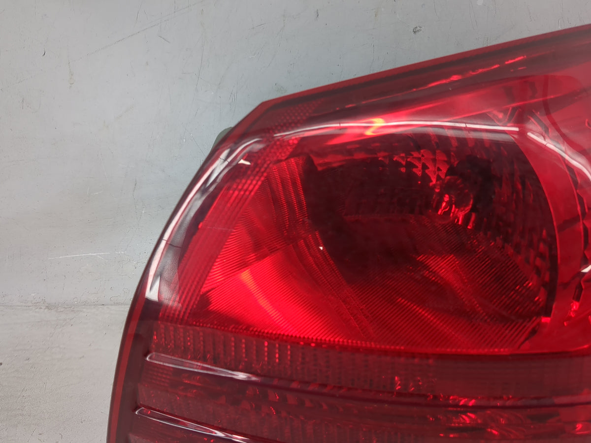 2008-2015 Nissan Rogue Tail Light Assembly Passenger Right OEM P/N:315-1965R-AF 03737590 Fits OEM Used Auto Parts - Oemuseda