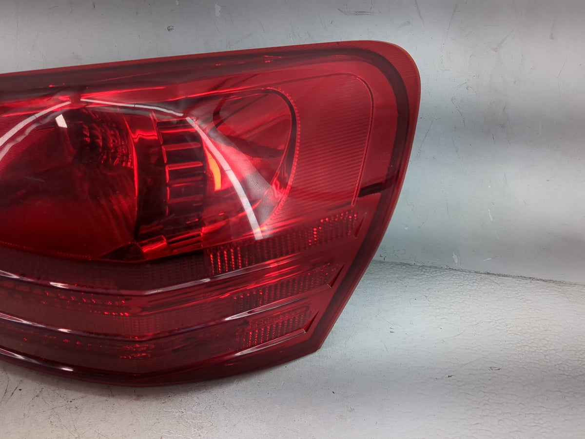 2008-2015 Nissan Rogue Tail Light Assembly Passenger Right OEM P/N:315-1965R-AF 03737590 Fits OEM Used Auto Parts - Oemuseda