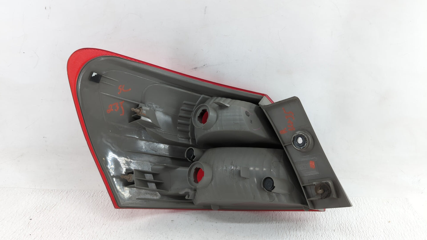 2008-2015 Nissan Rogue Tail Light Assembly Passenger Right OEM Fits Fits 2008 2009 2010 2011 2012 2013 2014 2015 OEM Used Au