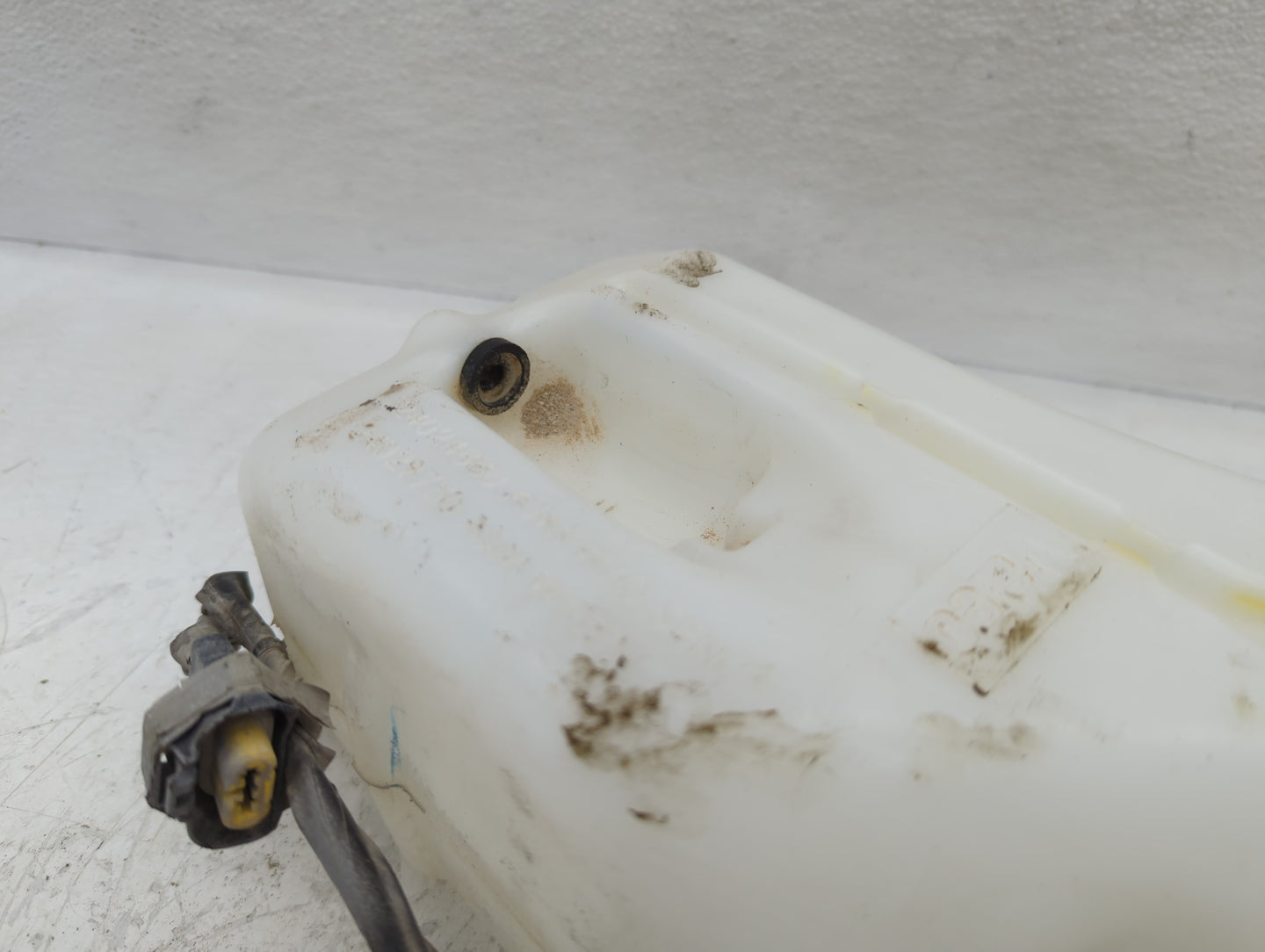 2007-2012 Nissan Sentra Windshield Washer Fluid Reservoir Bottle Oem - Oemusedautoparts1.com