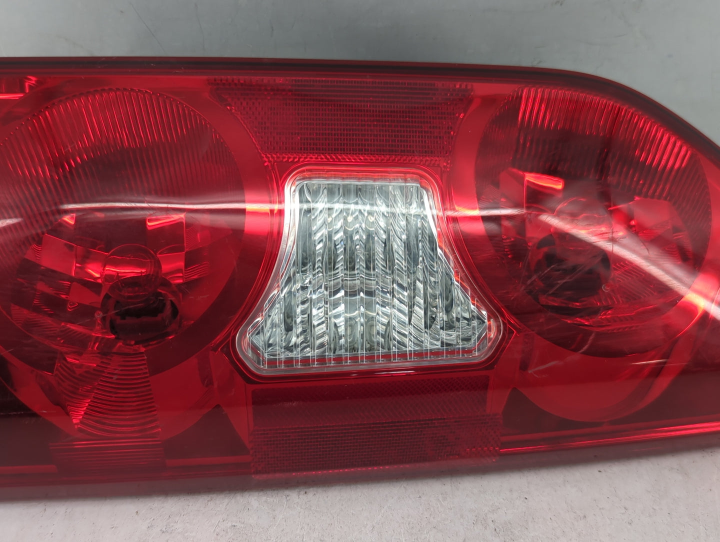 2005-2015 Nissan Xterra Tail Light Assembly Passenger Right OEM P/N:949 602 Fits OEM Used Auto Parts - Oemusedautoparts1.com