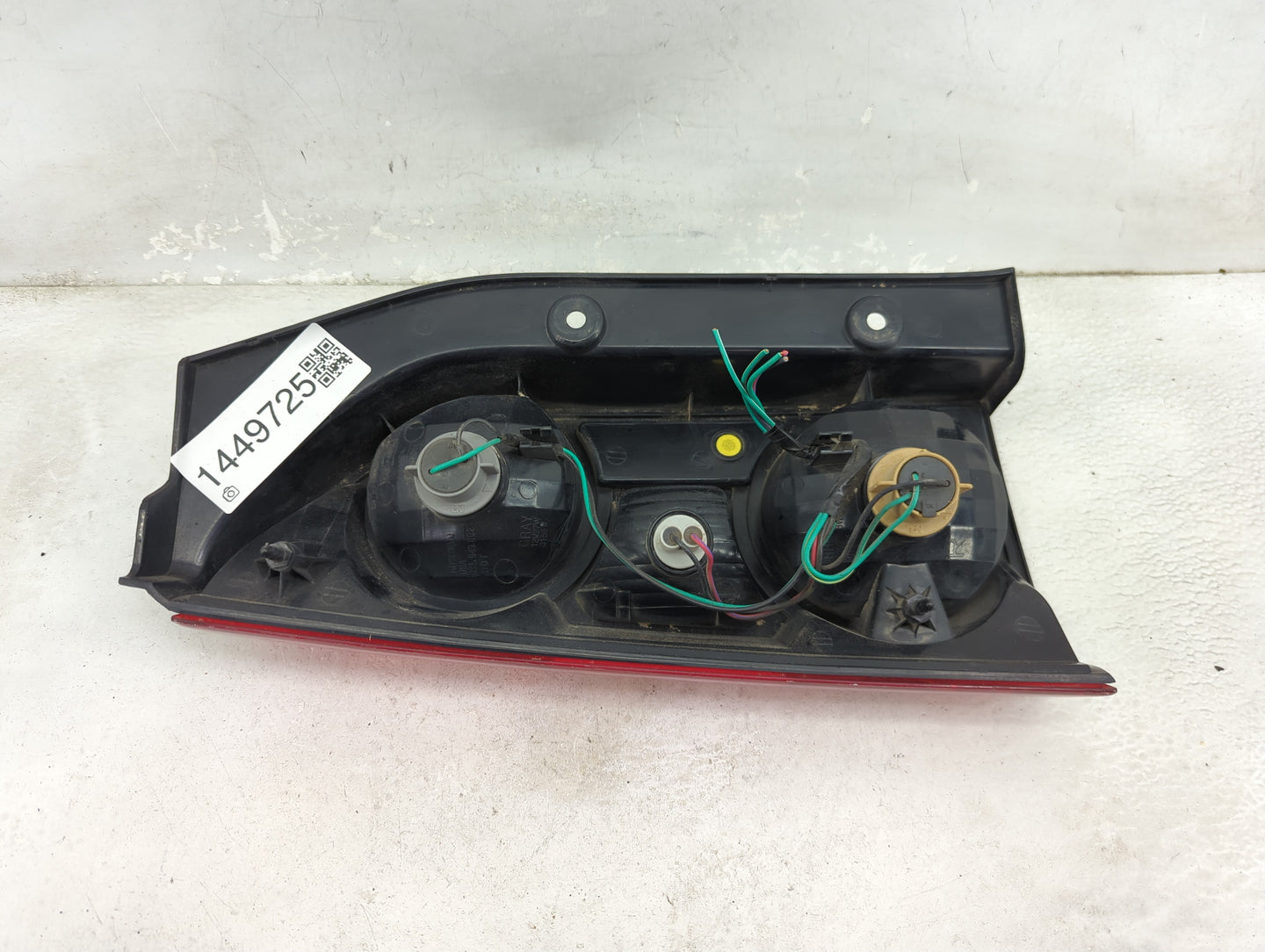 2005-2015 Nissan Xterra Tail Light Assembly Passenger Right OEM P/N:949 602 Fits OEM Used Auto Parts - Oemusedautoparts1.com