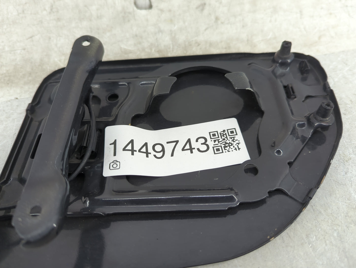 2008 Nissan Xterra Fuel Tank Door Lid Gas Tank Black - Oemusedautoparts1.com