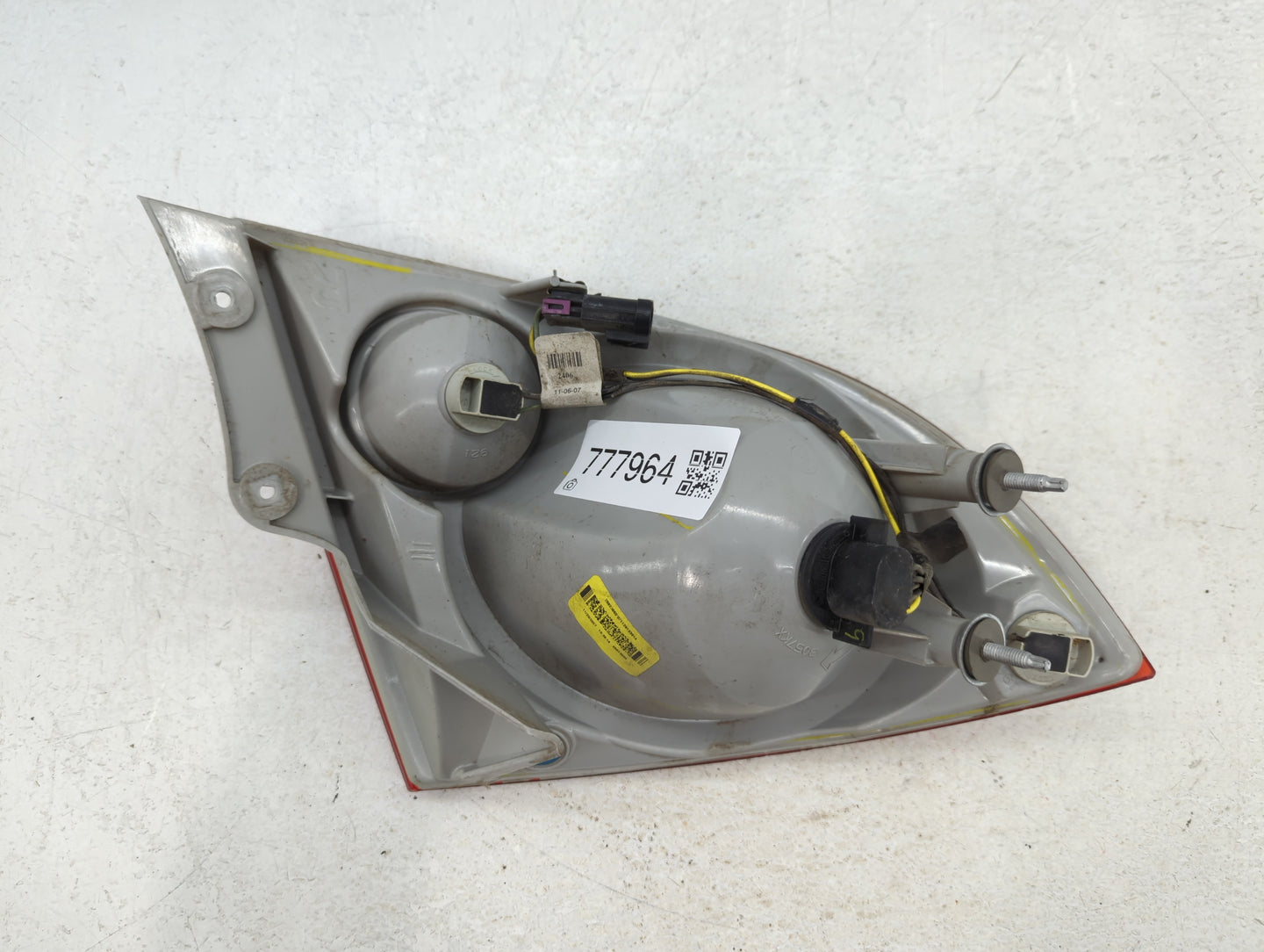 2007-2010 Pontiac G5 Rear Center Lid Brake Light Tail Light Fits Fits 2005 2006 2007 2008 2009 2010 OEM Used Auto Parts - Oe