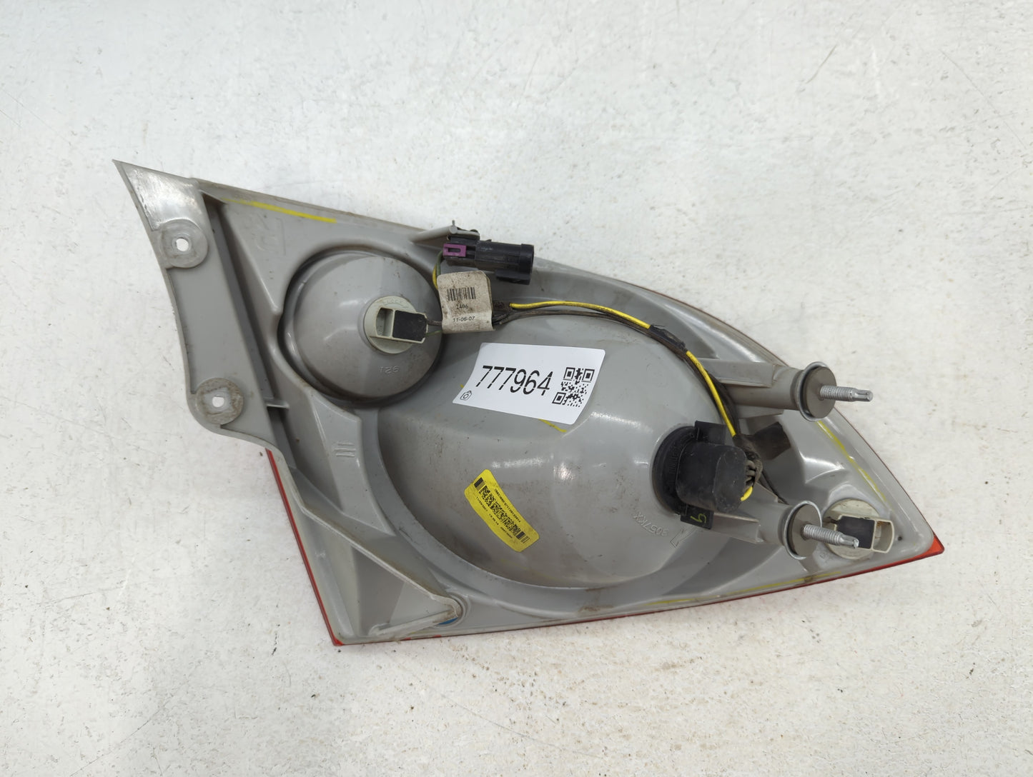 2007-2010 Pontiac G5 Rear Center Lid Brake Light Tail Light Fits Fits 2005 2006 2007 2008 2009 2010 OEM Used Auto Parts - Oe