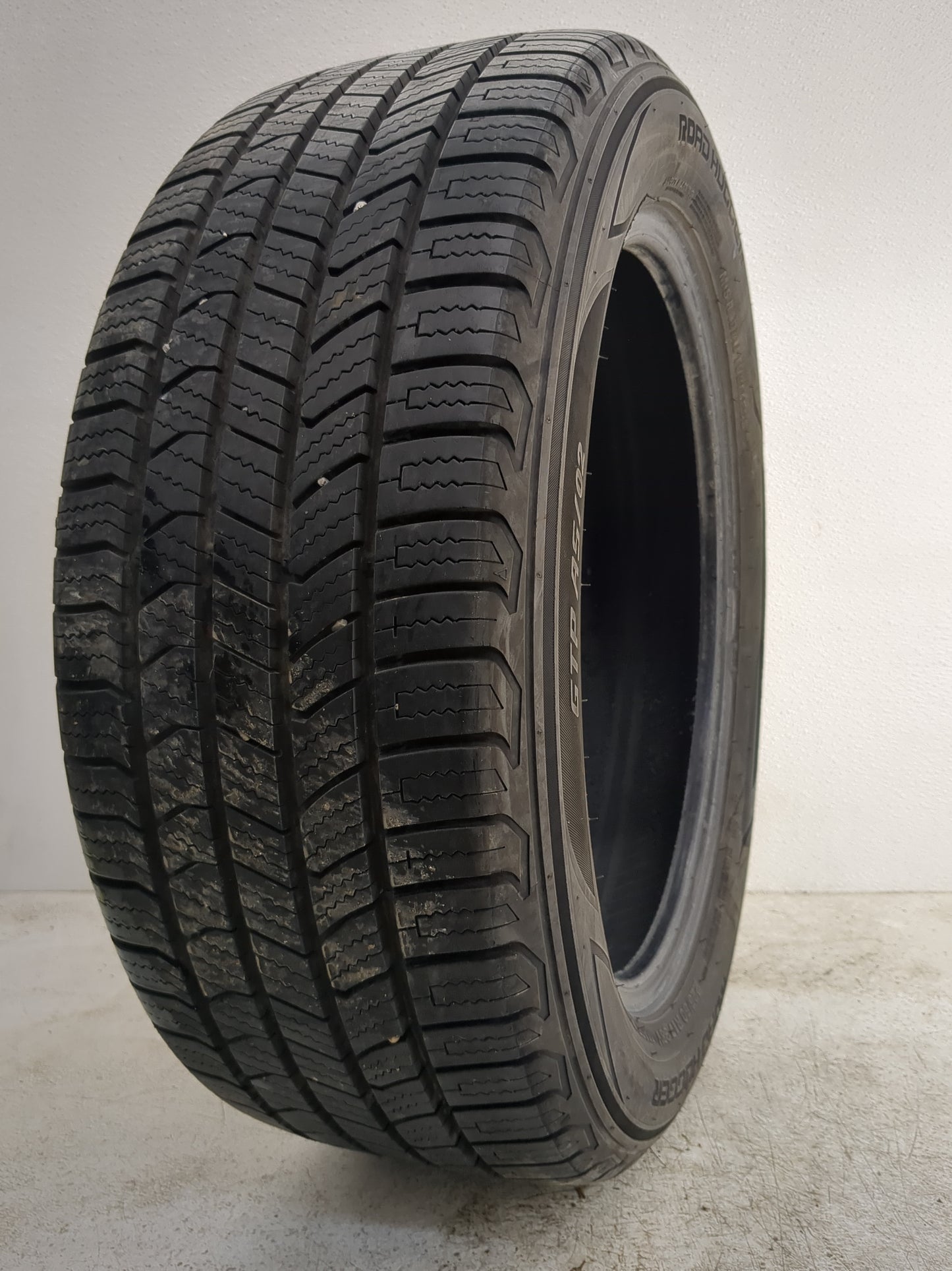 Used Tire 225/50R17 ROAD HUGGER GTP AS/02 98V - Tread Depth 11.5/32 - Oemusedautoparts1.com