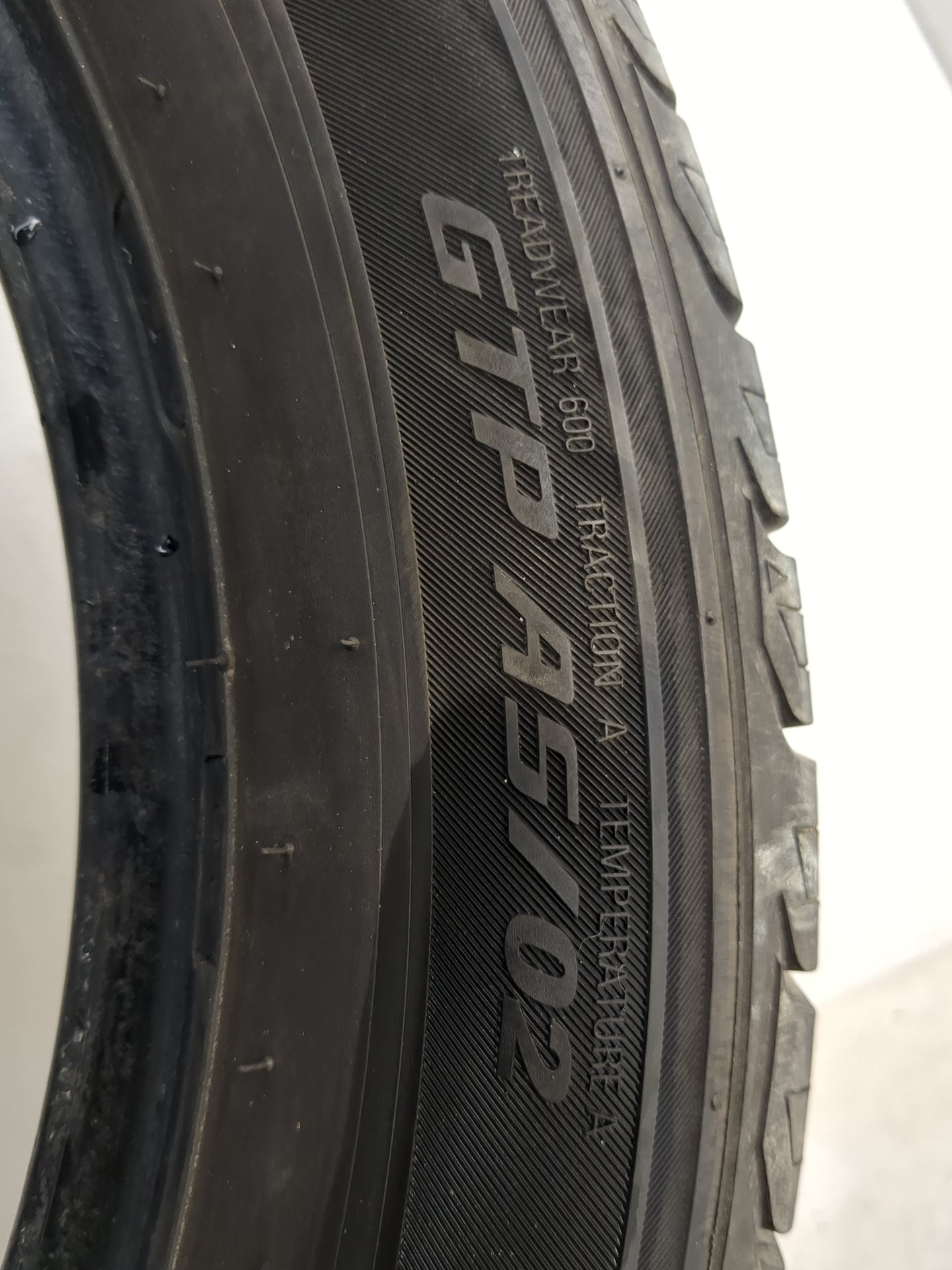 Used Tire 225/50R17 ROAD HUGGER GTP AS/02 98V - Tread Depth 11.5/32 - Oemusedautoparts1.com