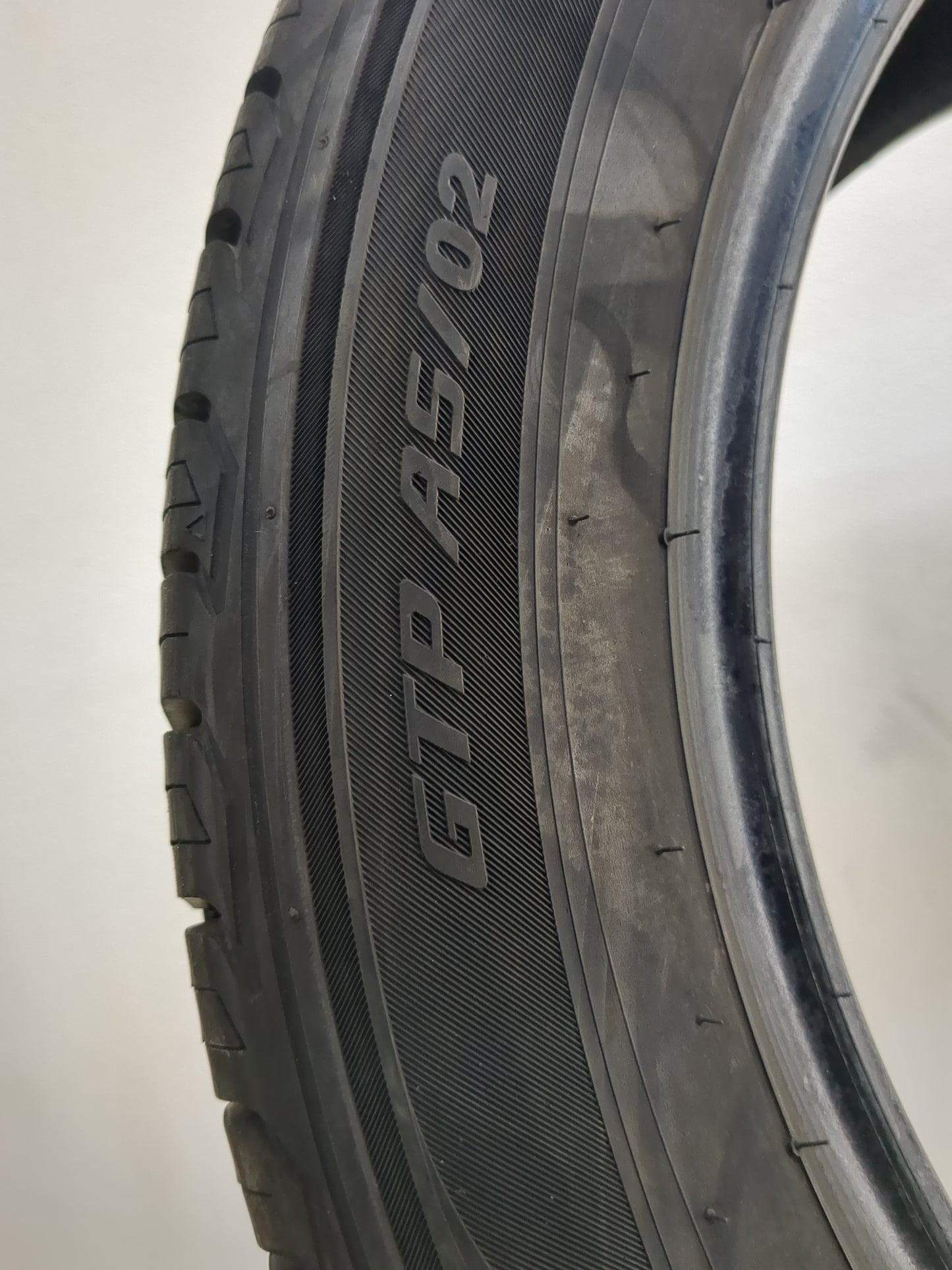 Used Tire 225/50R17 ROAD HUGGER GTP AS/02 98V - Tread Depth 11.5/32 - Oemusedautoparts1.com