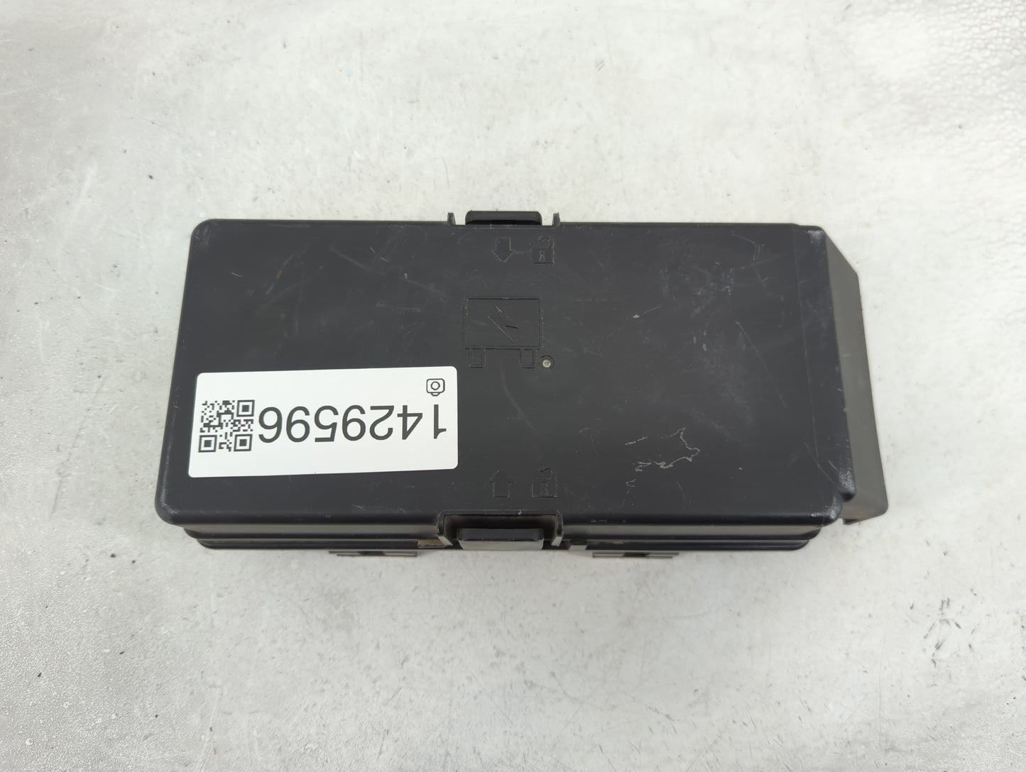 2008 Pontiac G6 Fusebox Fuse Box Panel Relay Module P/N:13573532 Fits OEM Used Auto Parts - Oemusedautoparts1.com