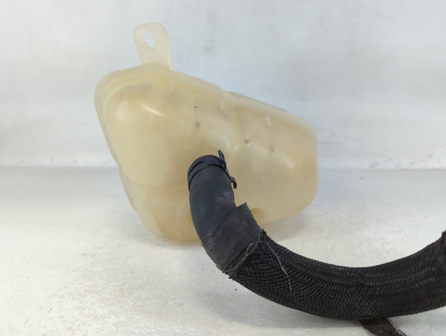 2007-2010 Pontiac G6 Radiator Coolant Overflow Expansion Tank Bottle - Oemusedautoparts1.com