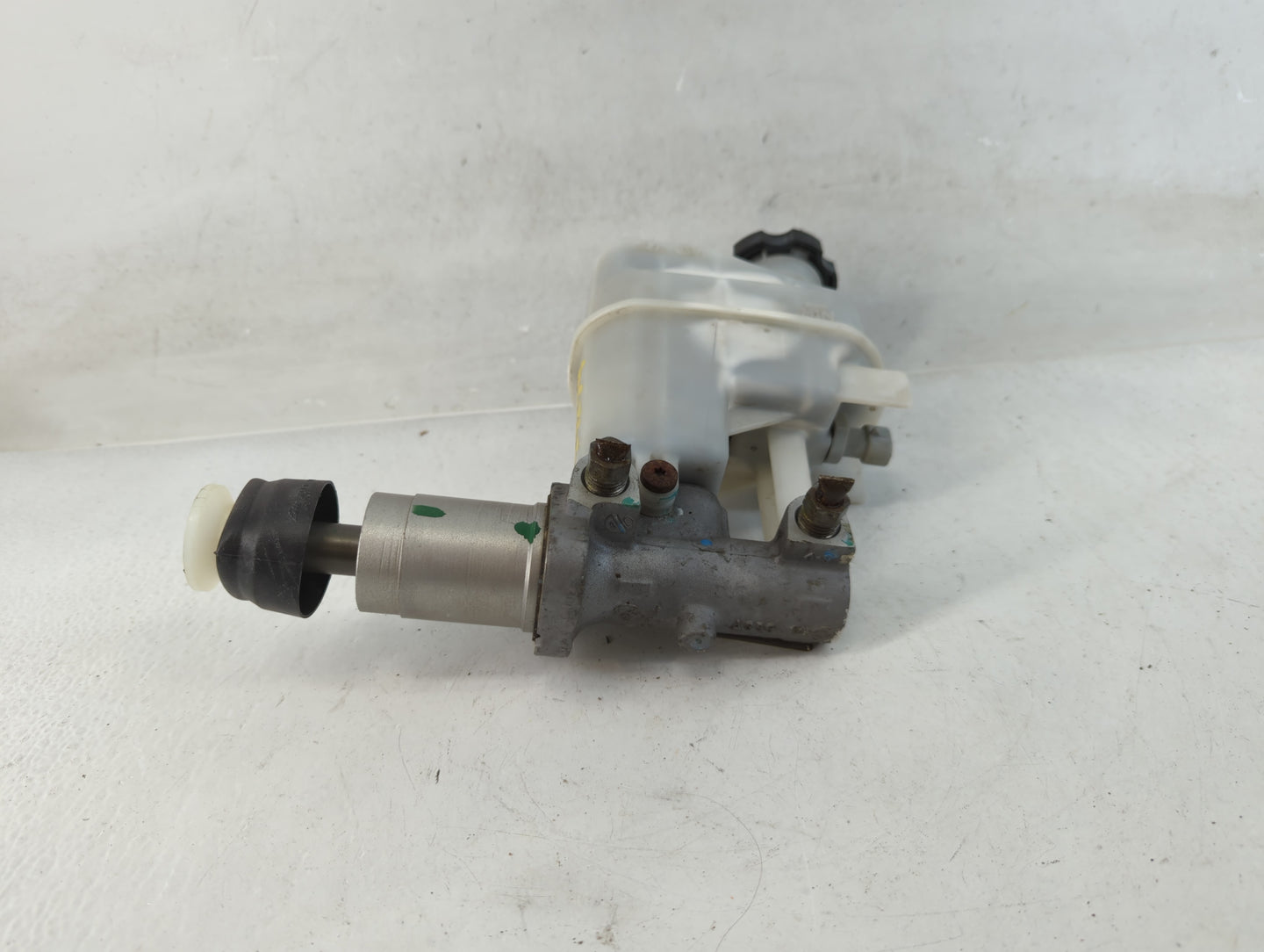 2008-2008 Pontiac G6 Brake Master Cylinder - Oemusedautoparts1.com
