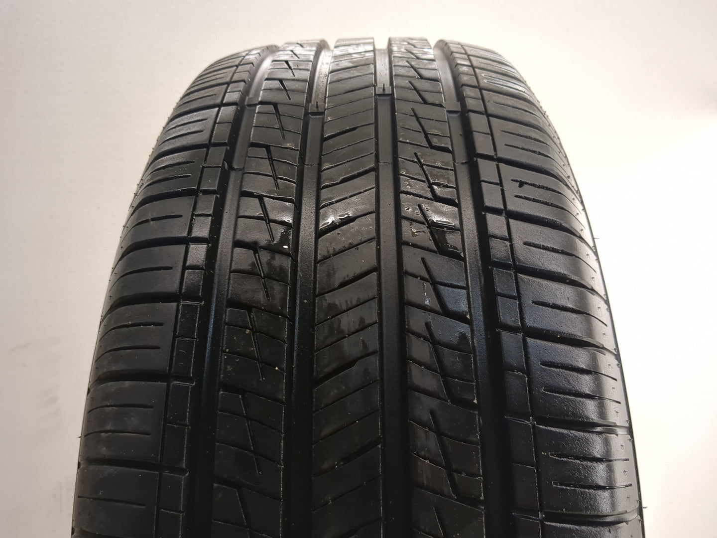 Used Tire 225/60R16 IRONHEAD REFLEX IHO1 98H - Tread Depth 11/32 - Oemusedautoparts1.com